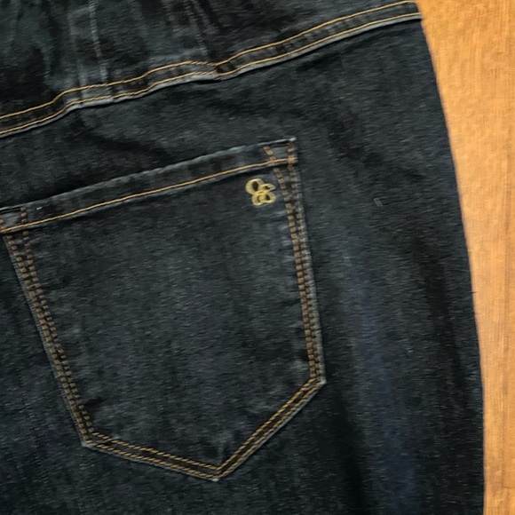 Jessica Simpson flare leg Jeans with stretch waist band. - Picture 2 of 6